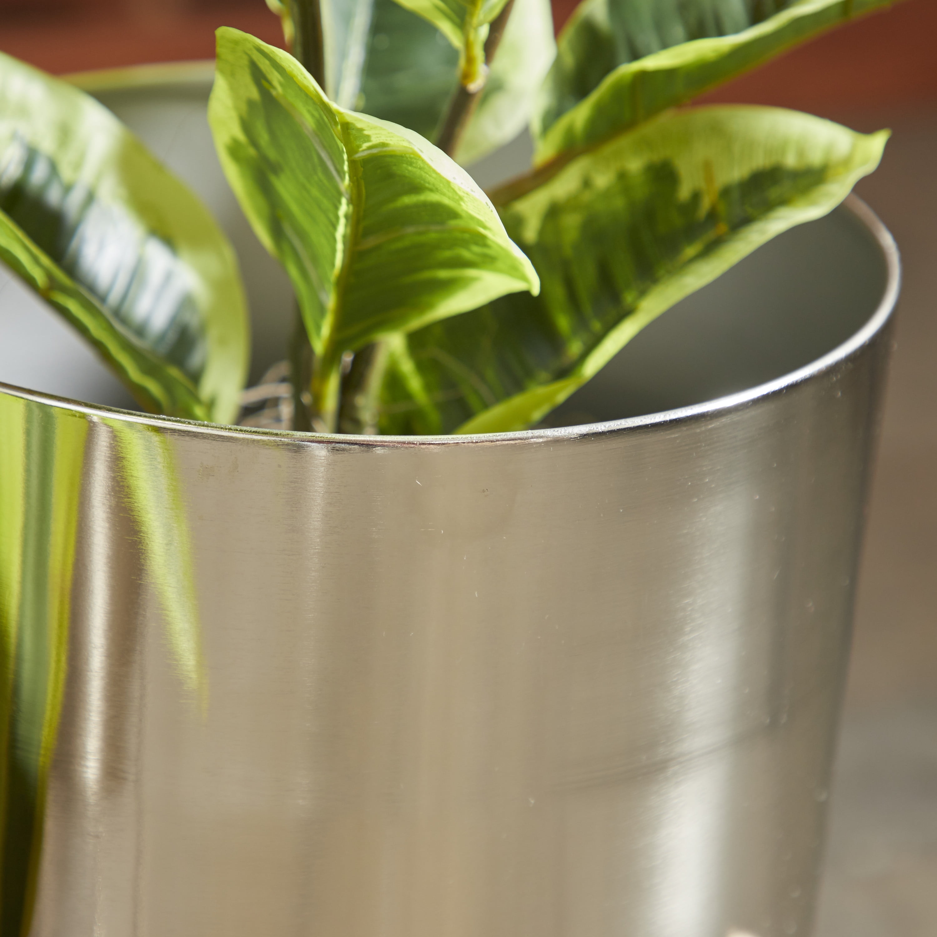 DecMode 16", 13"H Indoor Outdoor Silver Metal Planter with Removable Stand (2 Count)
