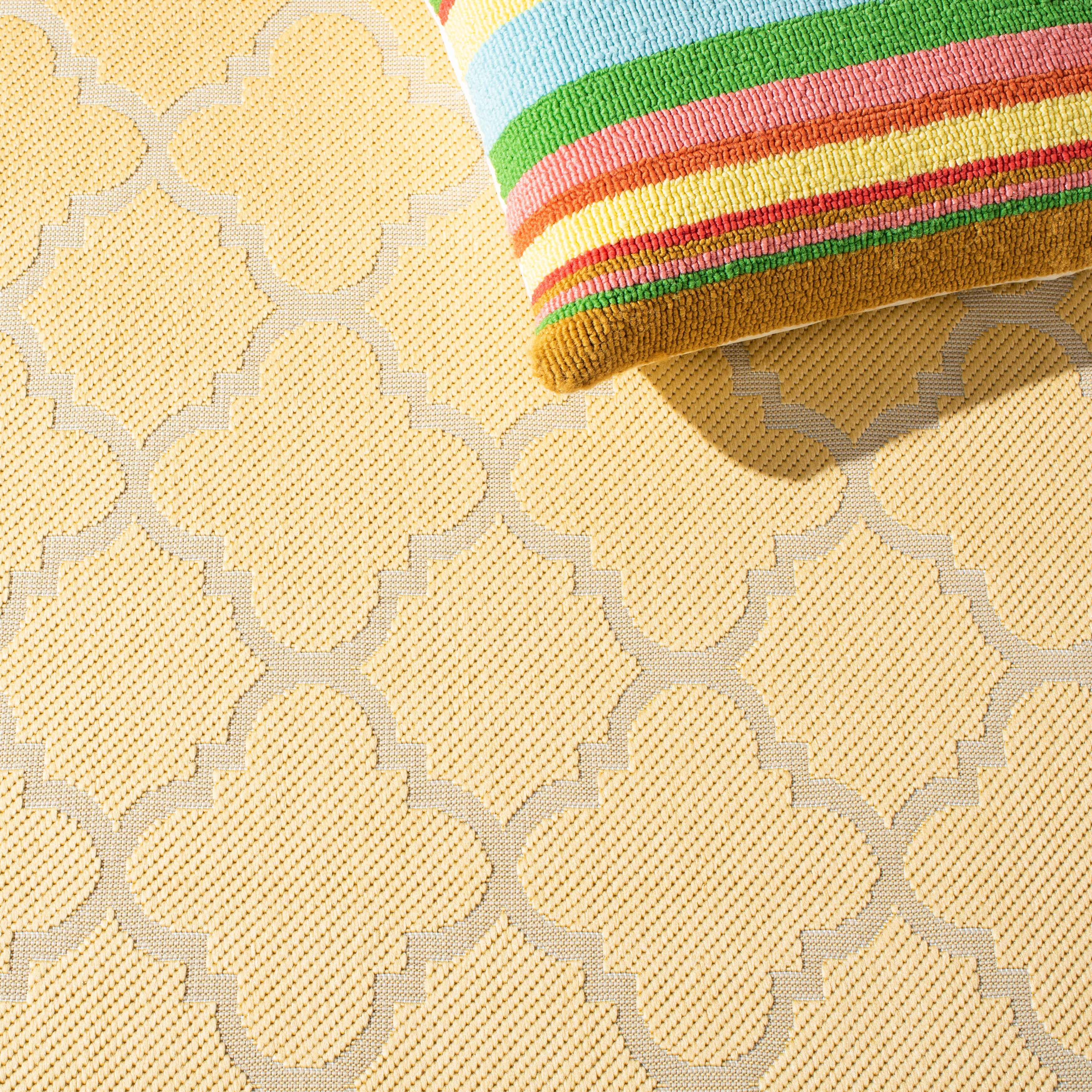 SAFAVIEH Courtyard Alina Geometric Indoor/Outdoor Area Rug, Gold/Beige, 5'3" x 7'7"
