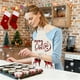 thumbnail image 4 of Delantal Navideño para Mujeres, Padres E Hijos | Babero de Cocina de Poliéster Multicolor | Tamaño Grande (75 X 65 Cm) | Ropa Protectora para Cocinar, Hornear, Barbacoa y Manualidades | Regalo para L, 4 of 6
