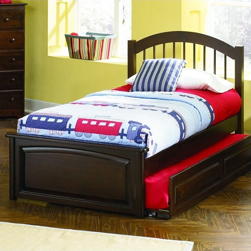 Atlantic Furniture Windsor Platform Bed with Raised Panel Footboard in