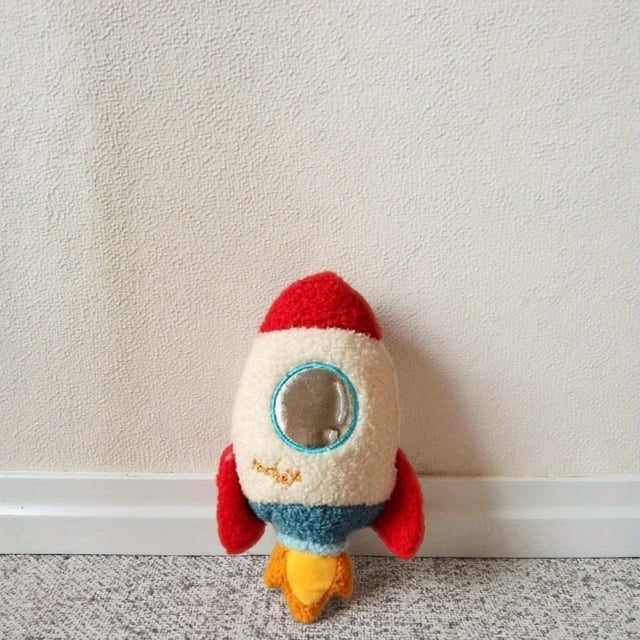 Este nuevo peluche con forma de cohete es muy chulo y un regalo ideal para niños.