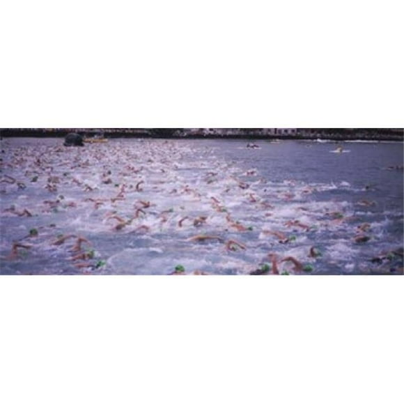 Images PPI98656L Panoramiques Athlètes de Triathlon Nageant dans l'Eau dans une Course Ironman Kailua Kona Hawaii USA Affiche Imprimée, 36 x 13