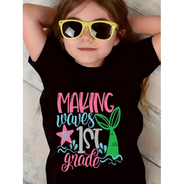 Girls' Short-Sleeve T-Shirt - Breathable & Sweat-Resistant, Soft Cotton Fabric, Cartoon Print with "Making Waves 1st Grade" Design, Perfect for outdoor Play, Casual Summer Top