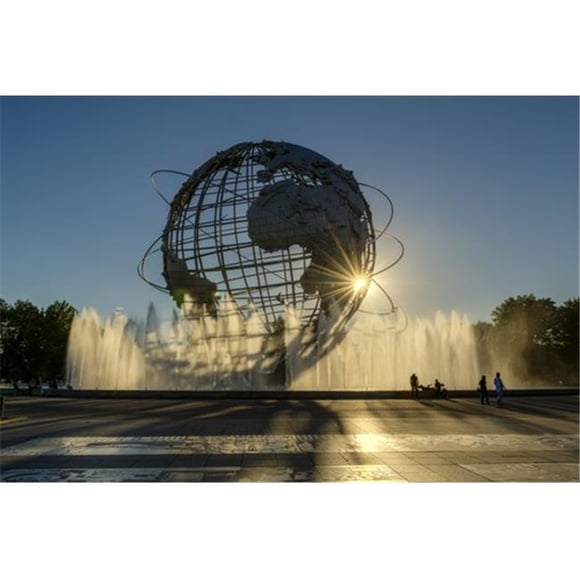 Posterazzi DPI12305191LARGE Fontaines Autour de l'Unisphere au Coucher du Soleil Chasse d'Eau Prairies-Corona Parc - Queens New York États-Unis d'Amérique Affiche Imprimée par F. M. Kearney, 38 x 24 - Grand