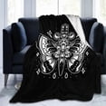 thumbnail image 1 of Manta con diseño de daga de mariposa en blanco y negro para sofá cama, 152 x 127 cm, súper suave, acogedora, de franela, ligera, difusa y cálida, 1 of 7