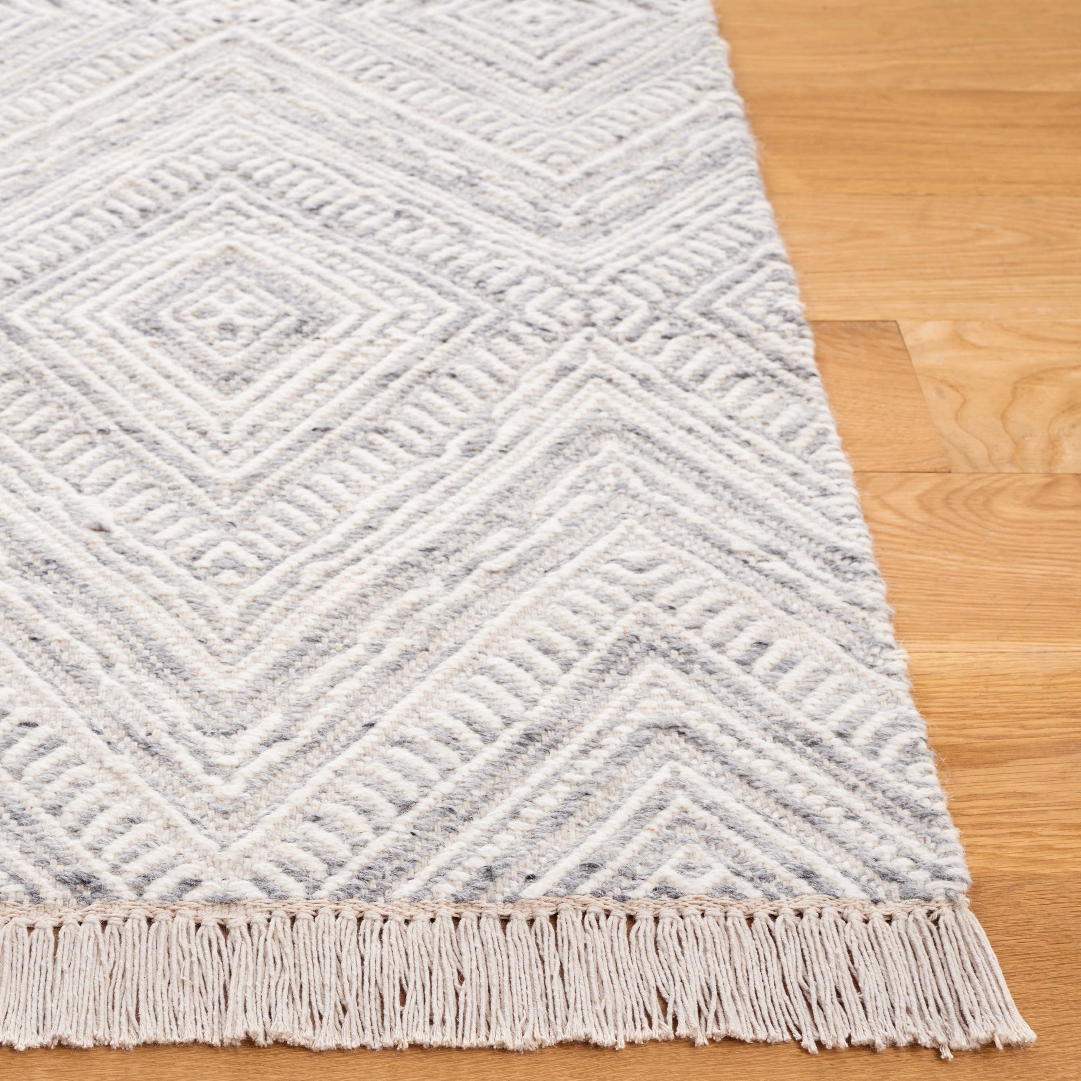 Safavieh Kilim Shannon Diamond Runner Rug, Light Gray/Ivory, 2'3" x 8'