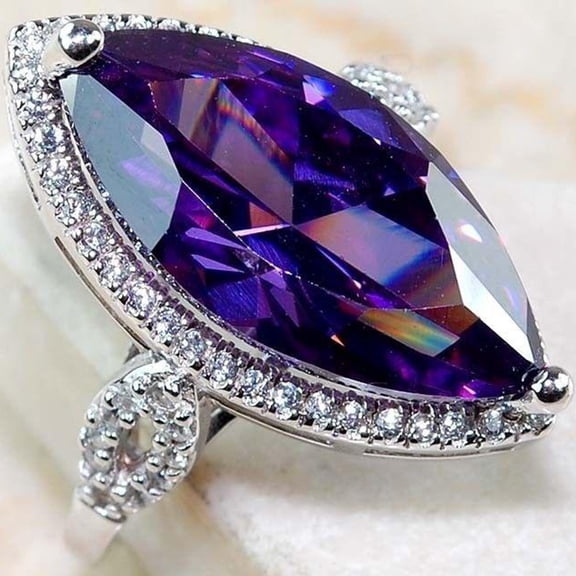 Ladies Purple Horse Eye Zircon Temperament Ring