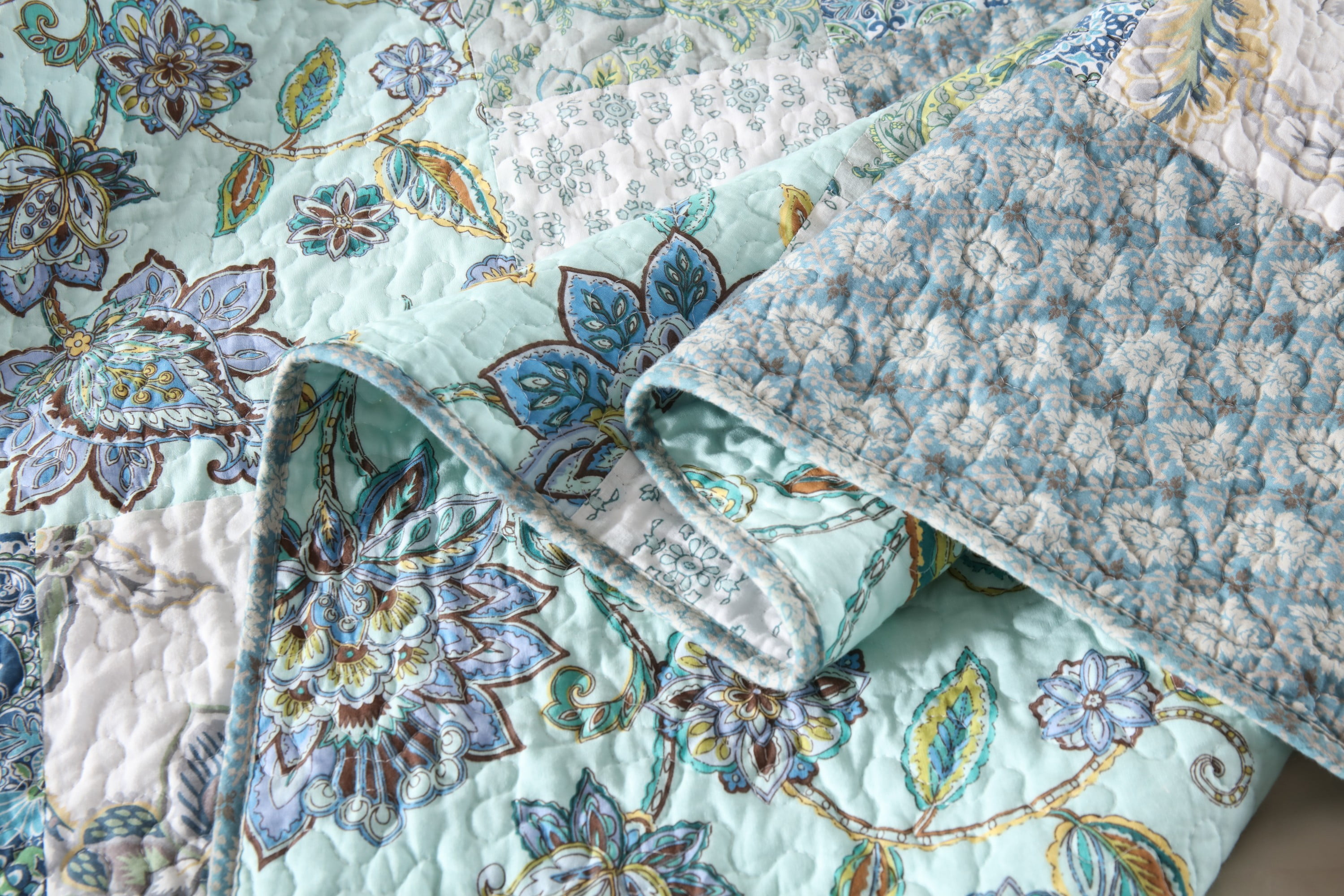NEWLAKE 3-Piece Floral Cotton Patchwork Quilt Set Decor Quilt Set with Pillow Shams (Queen, Light Turquoise)