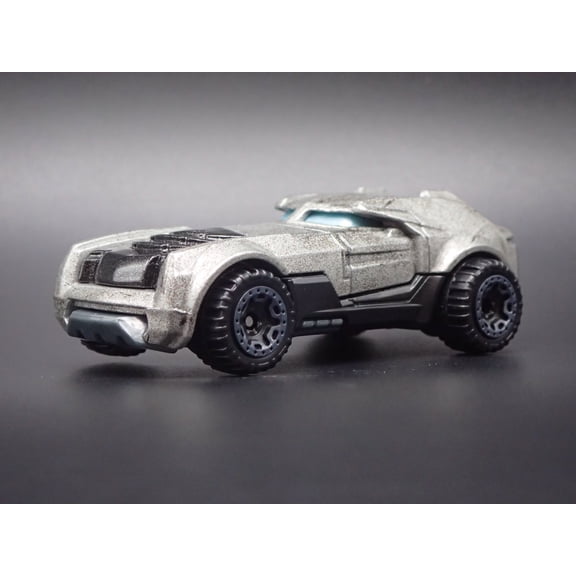 Open Box ARMORED BATMAN DC COMICS CHARACTER CARS 1:64 SCALE DIORAMA DIECAST MODEL CAR