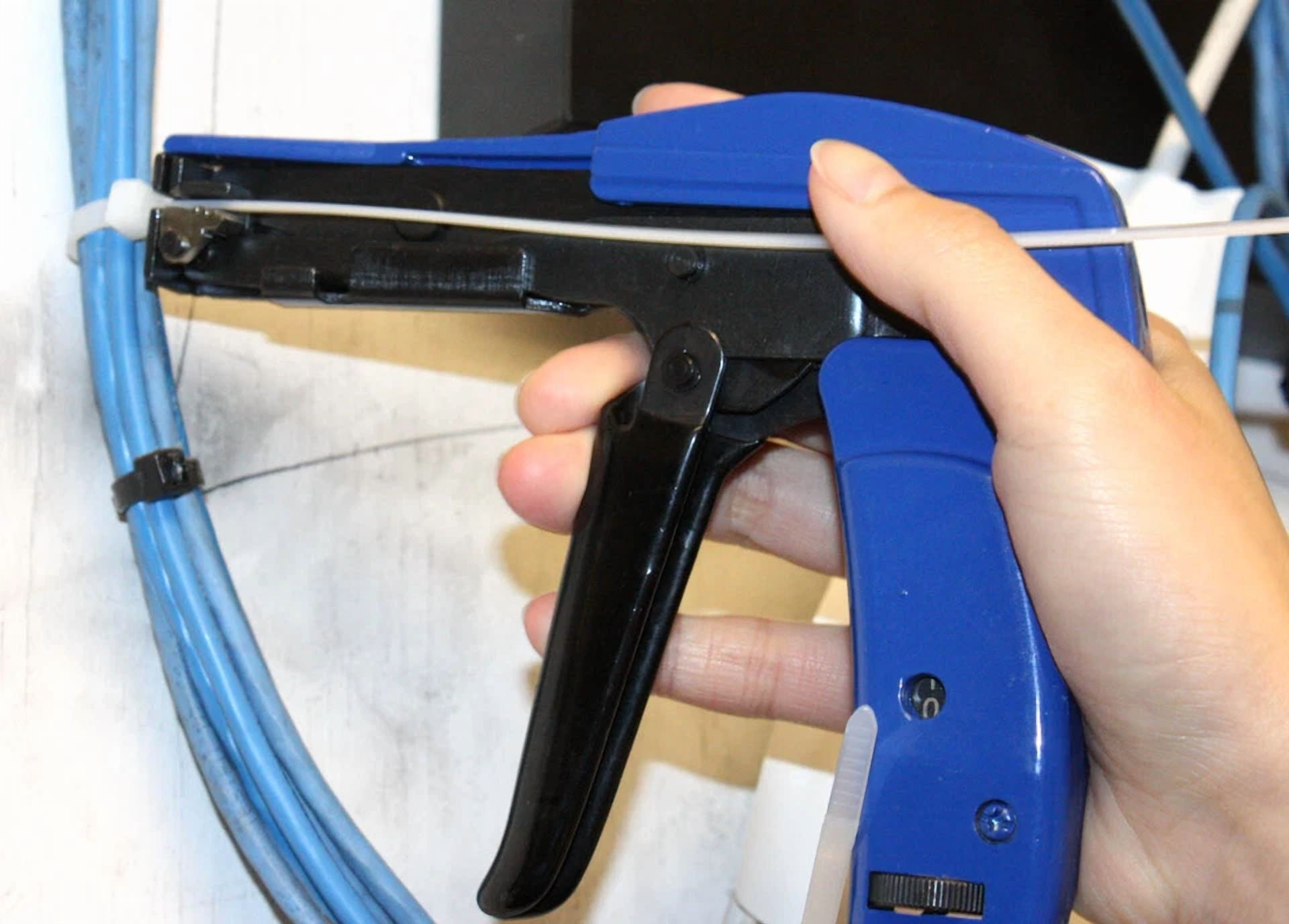 CIRCLE- Fasten Auto Tensioning Zip Tie & Cut Off Gun Hand Tool For Nylon Cable Tension