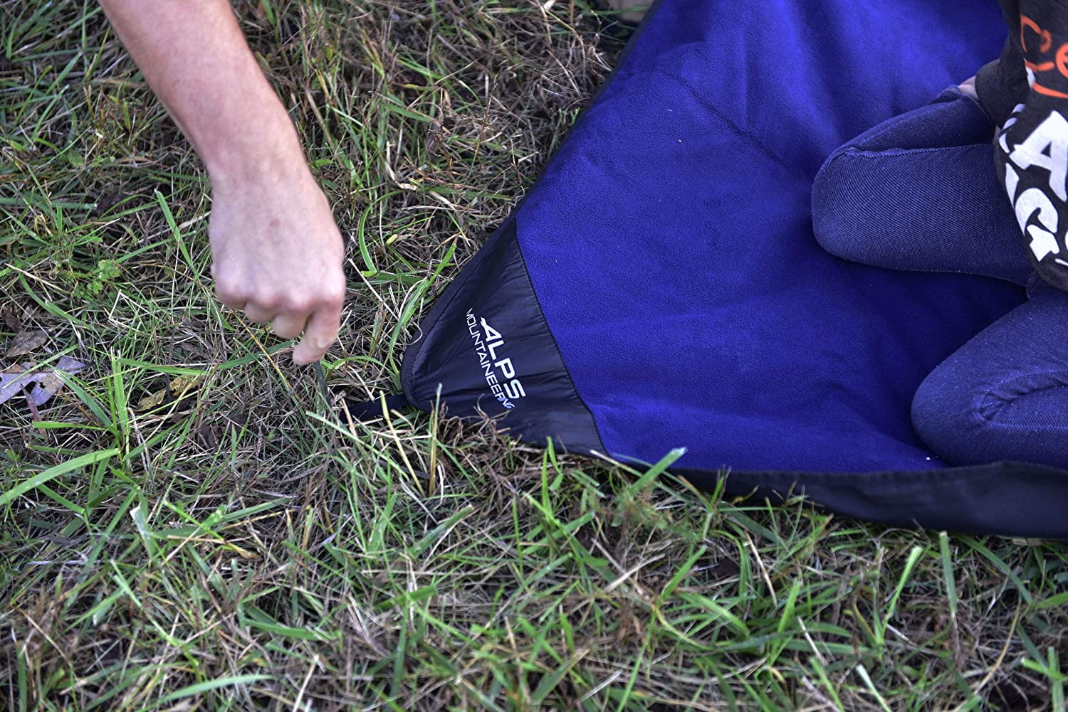 ALPS Mountaineering Dayventure Waterproof Blanket - Navy Blue, Soft Fleece Top, Waterproof Bottom, Includes Stuff Sack