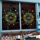 thumbnail image 5 of Pegatinas para ventana con corona navideña, 2 hojas, guirnalda navideña verde con frutas, copos de nieve, adhesivos para ventanas, pegatinas navideñas para puerta y nevera para decoración del hog, 5 of 5