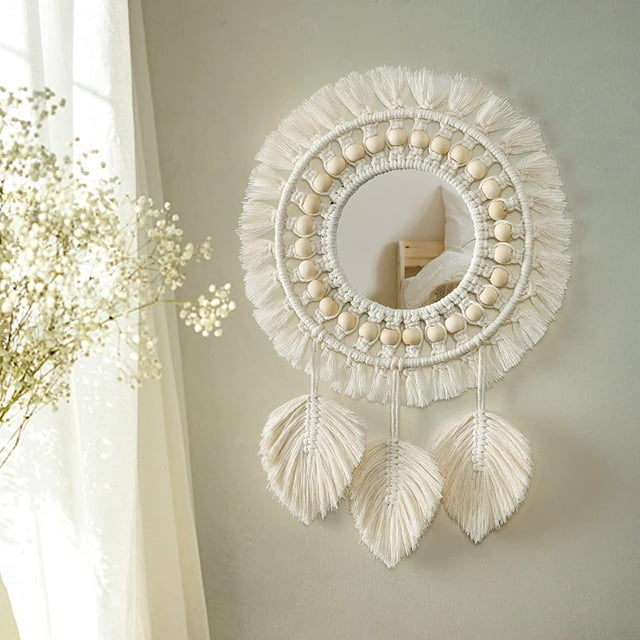 Espejo de pared con flecos de macramé Dinheiro Boho con colgante de plumas y cuentas de madera, espejo redondo para dormitorio, pasillo, sala de estar, decoración del hogar (beige)