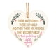 thumbnail image 1 of Placa colgante de madera con forma de corazón, placas de amistad, artesanías, amigos que son placas de letrero familiar, cartel colgante de madera para decoración de puerta y pared, 1 of 1