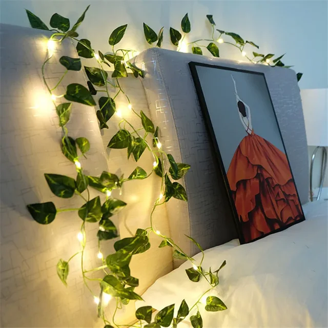 2025 Guirnalda de luces para decoración del hogar, guirnalda de luces con batería para árbol de Navidad, vid Artificial, hojas verdes y flores