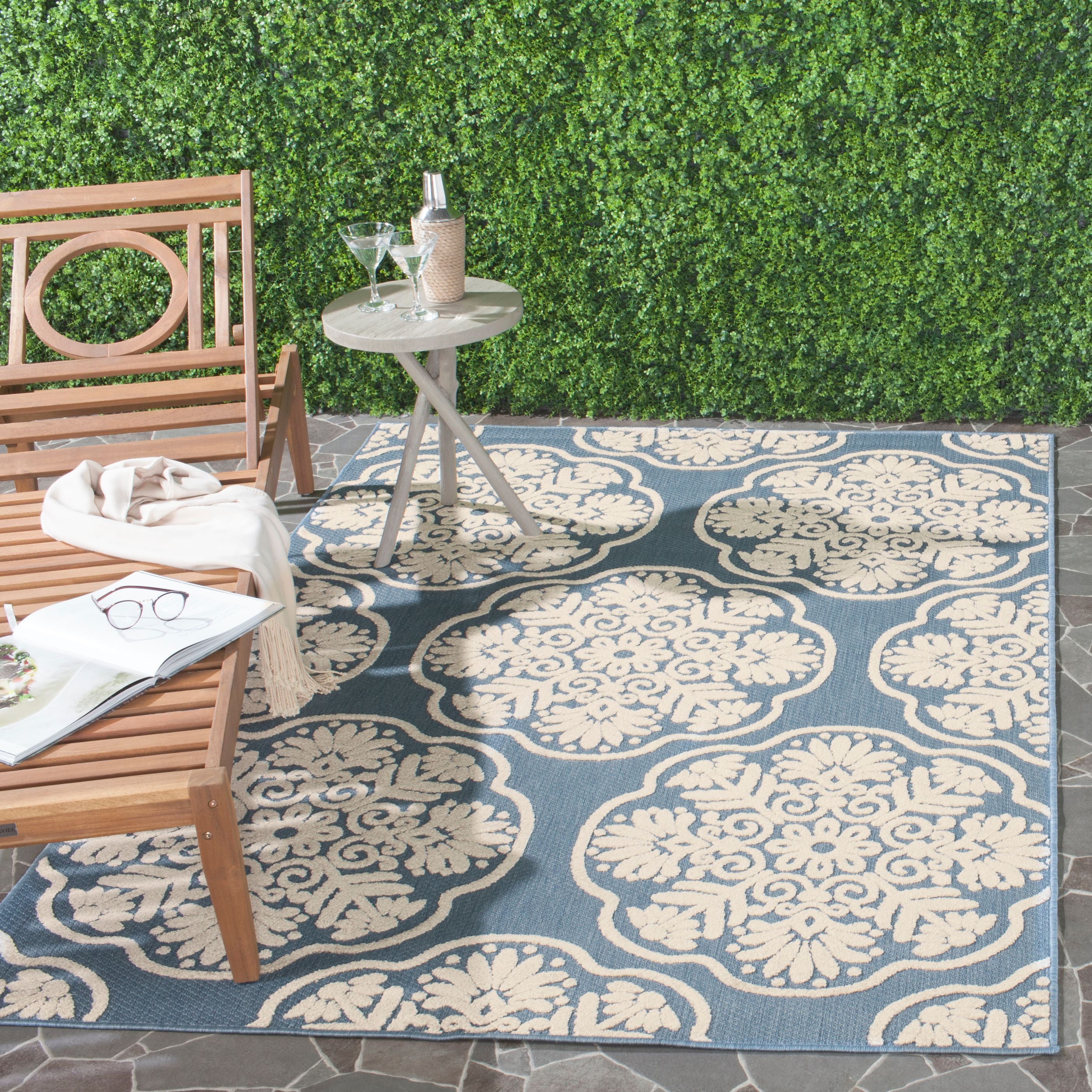 Safavieh Cottage Jarred Floral Medallion Indoor/Outdoor Area Rug ...