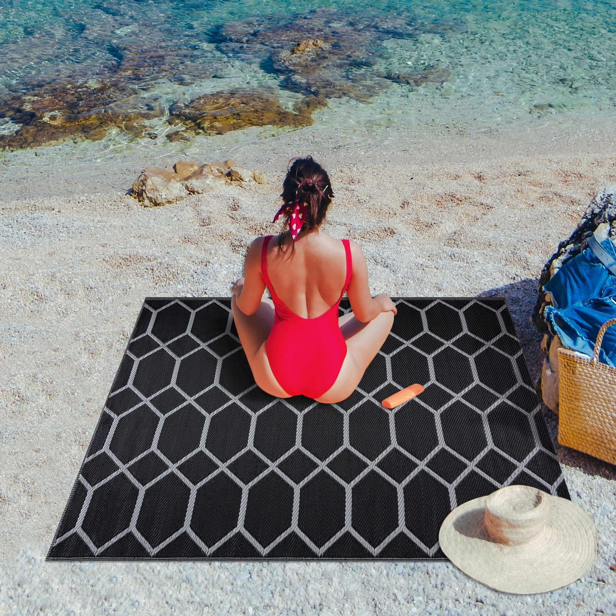 Playa Rug Reversible Indoor/Outdoor 100% Recycled Plastic Floor Mat/Rug - Weather, Water, Stain, Fade and UV Resistant - Miami- Black & Gray (5'x7')