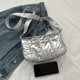 thumbnail image 4 of Bolso Hobo Elegante para Mujer Bolsos Diarios Acolchados Gran Capacidad Color Sólido (plata), 4 of 9
