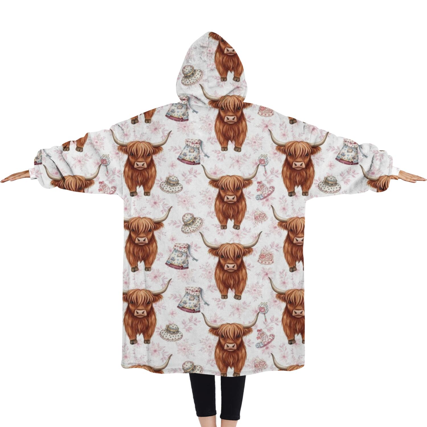 Oversized Wearable Blanket Hoodie,White Highland Cow Hat Dress Pattern Sherpa Blanket Hoodie with Super Pockets,Super Warm Fuzzy Pullover for Women & Men