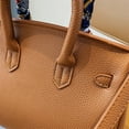 thumbnail image 3 of Beibei Shangpin 2025 Nueva moda europea y americana Litchi Pattern Lock 25CM Platinum Bag Bolso bandolera de un solo hombro para mujer, 3 of 5