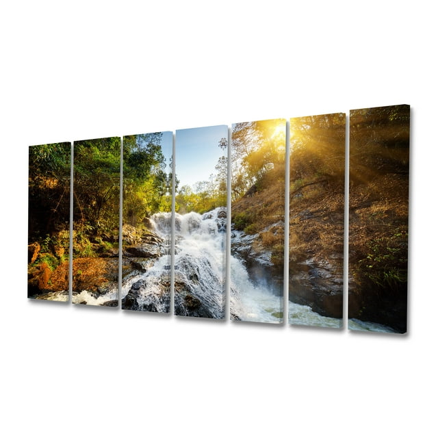 Designart - Cascade à Travers la Forêt - Paysage Toile Art Print