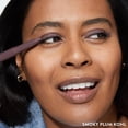 thumbnail image 3 of Delineador de ojos Kajal Laura Geller Smoky Plum con cafeína y vitamina E, 3 of 9