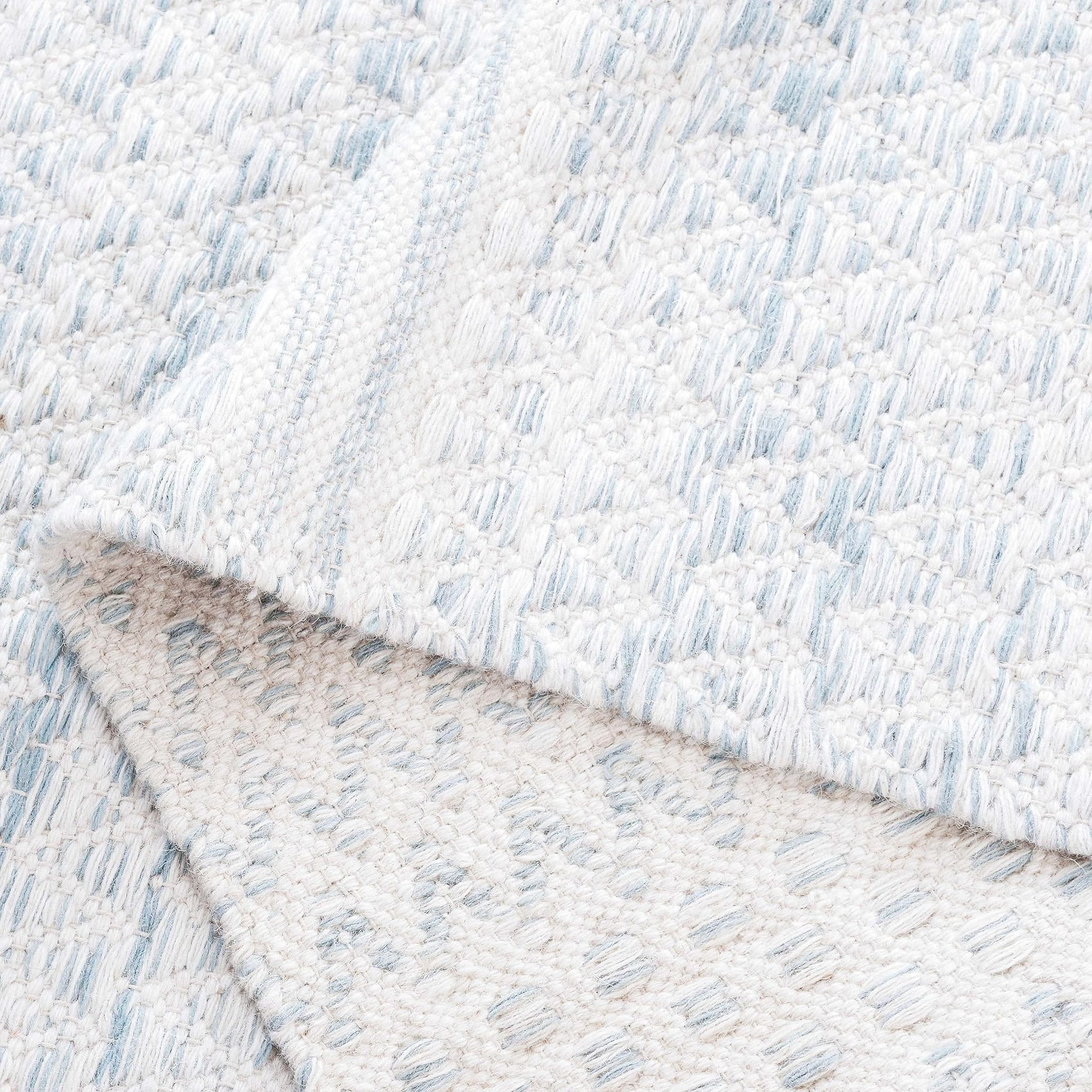 SAFAVIEH Kilim Blazhe Tribal Area Rug, Ivory/Light Blue, 5' x 8'