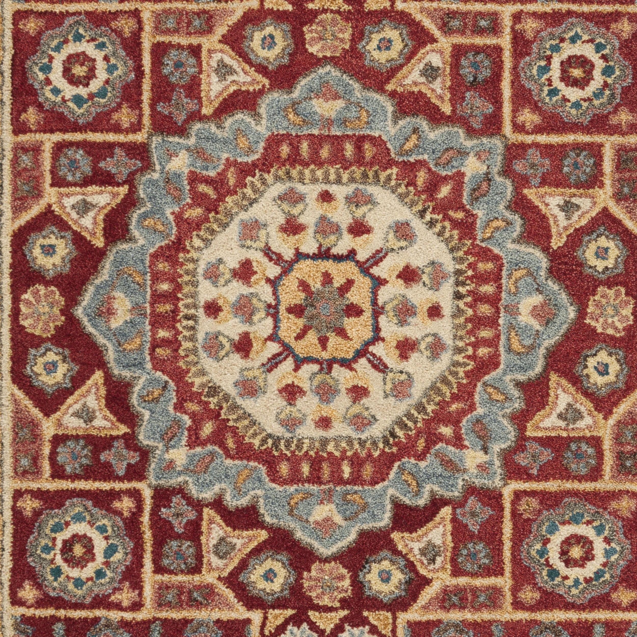 SAFAVIEH Antiquity Kynaston Traditional Wool Area Rug, Red/Orange, 4' x 6'