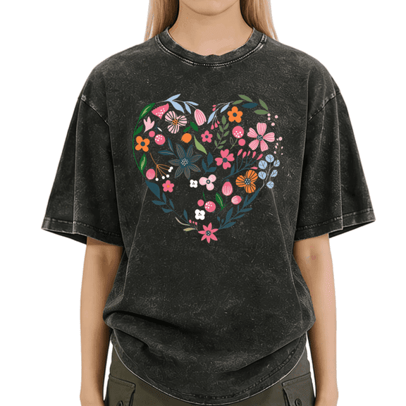 Giffimy Women's Floral Heart Graphic Vintage Washed Oversized T-Shirt Fashion Relaxed Fit Tee