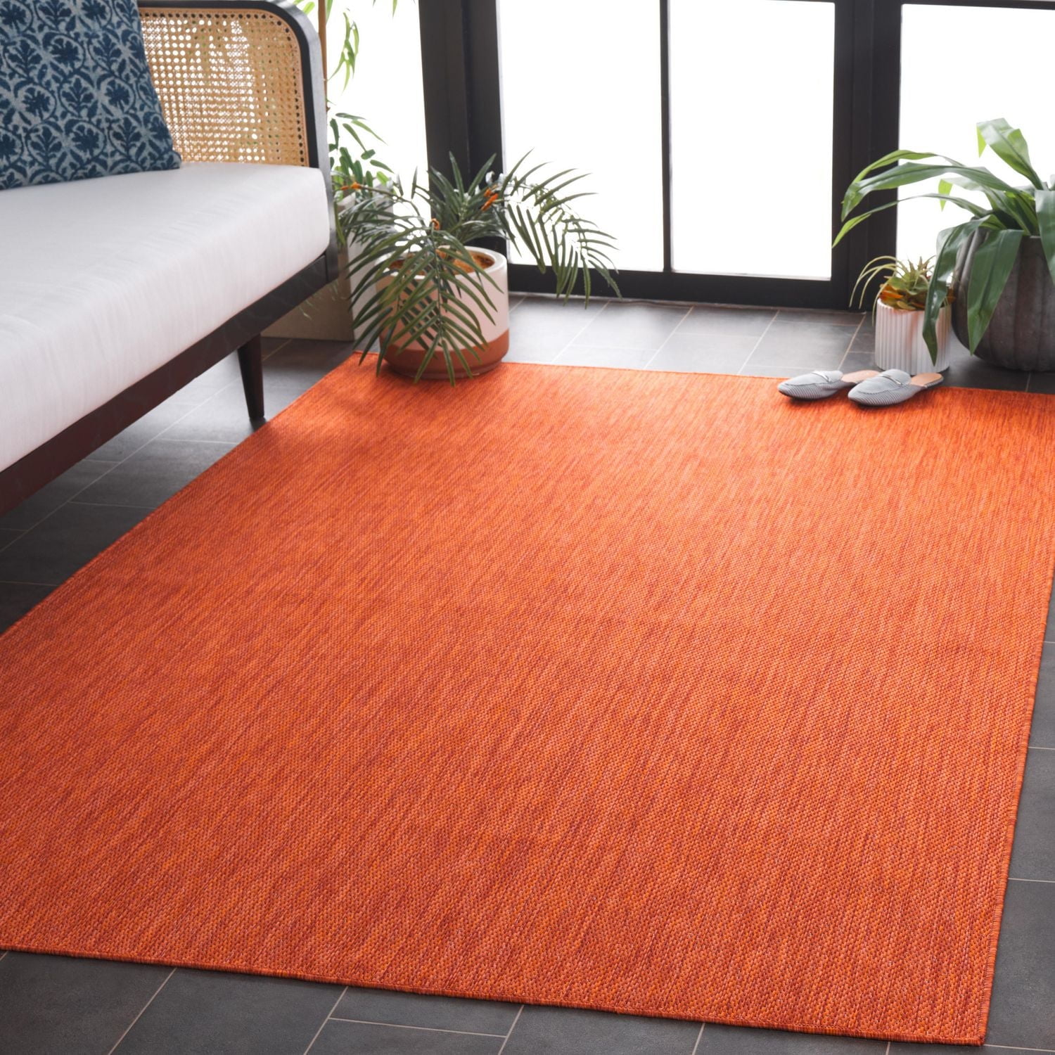SAFAVIEH Beach House Lauressa Solid Indoor/Outdoor Area Rug