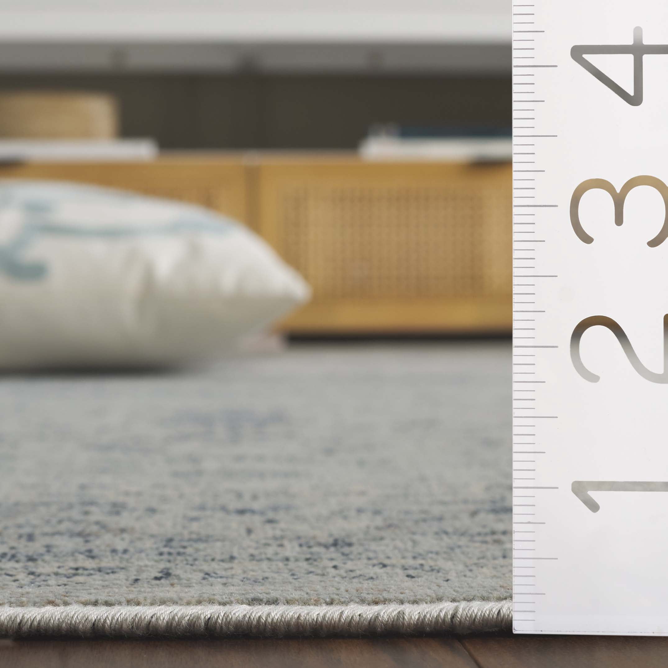 SAFAVIEH Vintage Hartley Bordered Area Rug, Light Blue, 5'3" x 7'6"