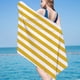 thumbnail image 1 of Toalla de playa de microfibra 30x60 pulgadas - Resistente a la arena, de secado rápido y compacta para playa, piscina, viajes y acampada, 1 of 4