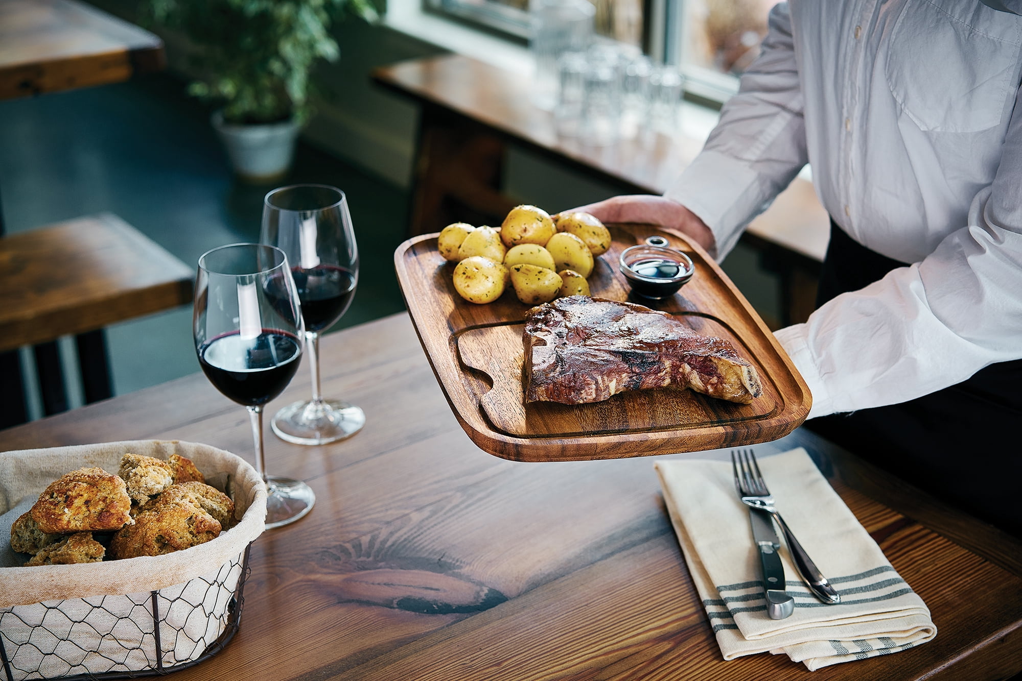 Ironwood Gourmet Fort Worth Steak Plate with Juice Channel, Acacia Wood, 11" x 13" x 0.75" Steak Cutting Board