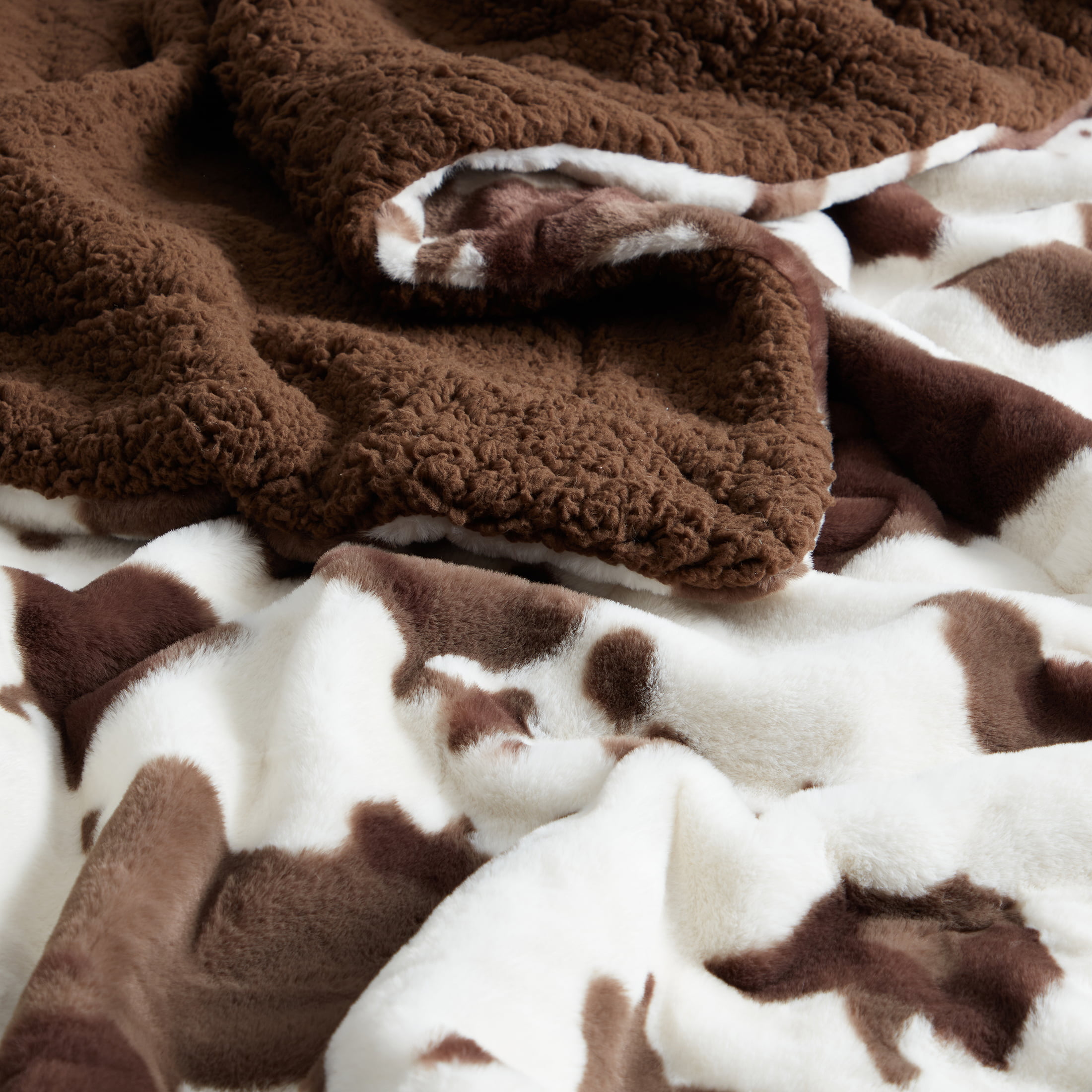 Teddy Stripe Beige 50 in. 70 in. Plush Faux Fur Throw Blanket LBW021996 -  The Home Depot