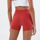 thumbnail image 4 of Pantalones cortos de yoga de doble felpa y cintura alta para mujer: pantalones de entrenamiento 3/4 que realzan los glúteos, leggings de fitness color melocotón con tejido transpirable., 4 of 4