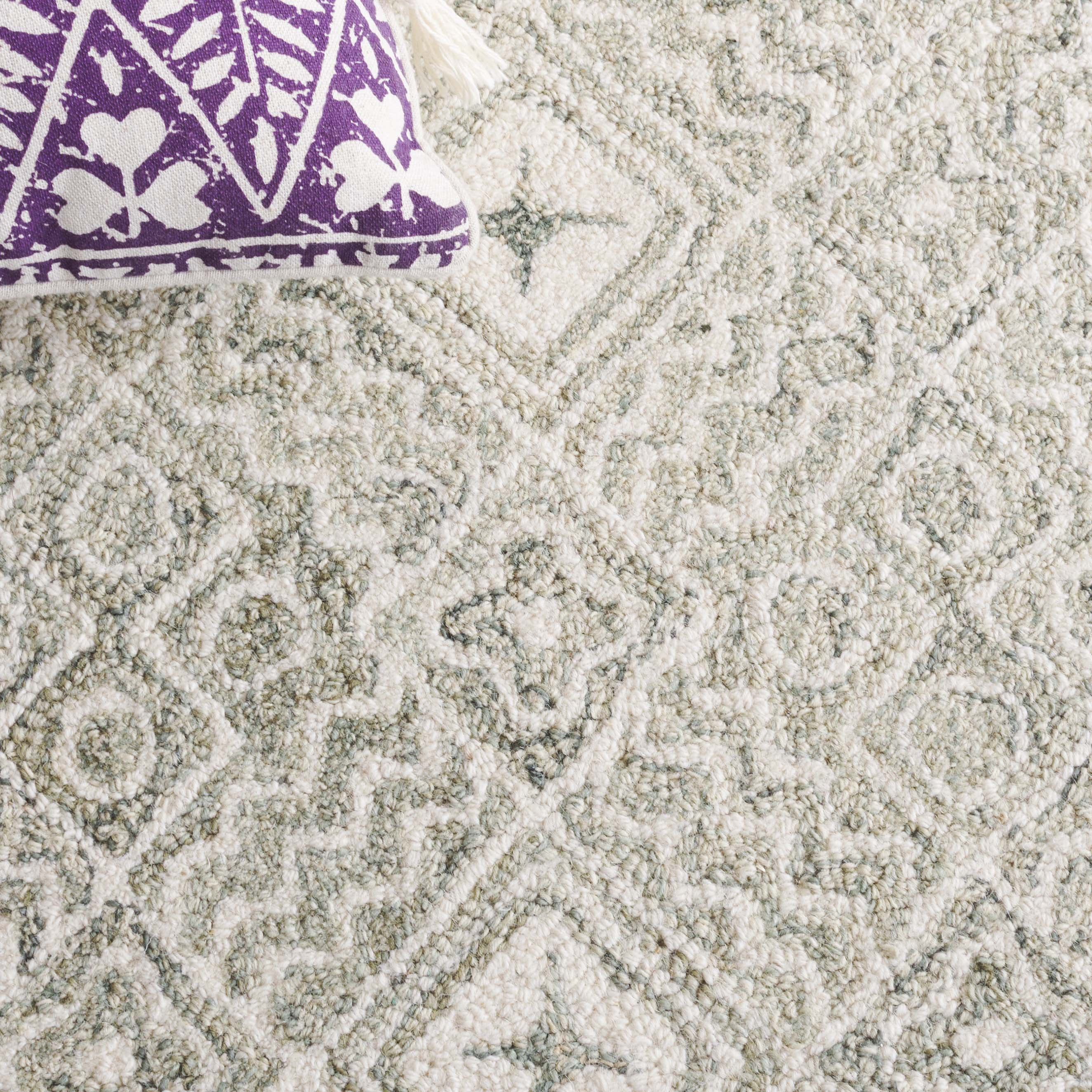 SAFAVIEH Micro-Loop Aditya Geometric Runner Rug, Silver/Ivory, 2'3" x 7'