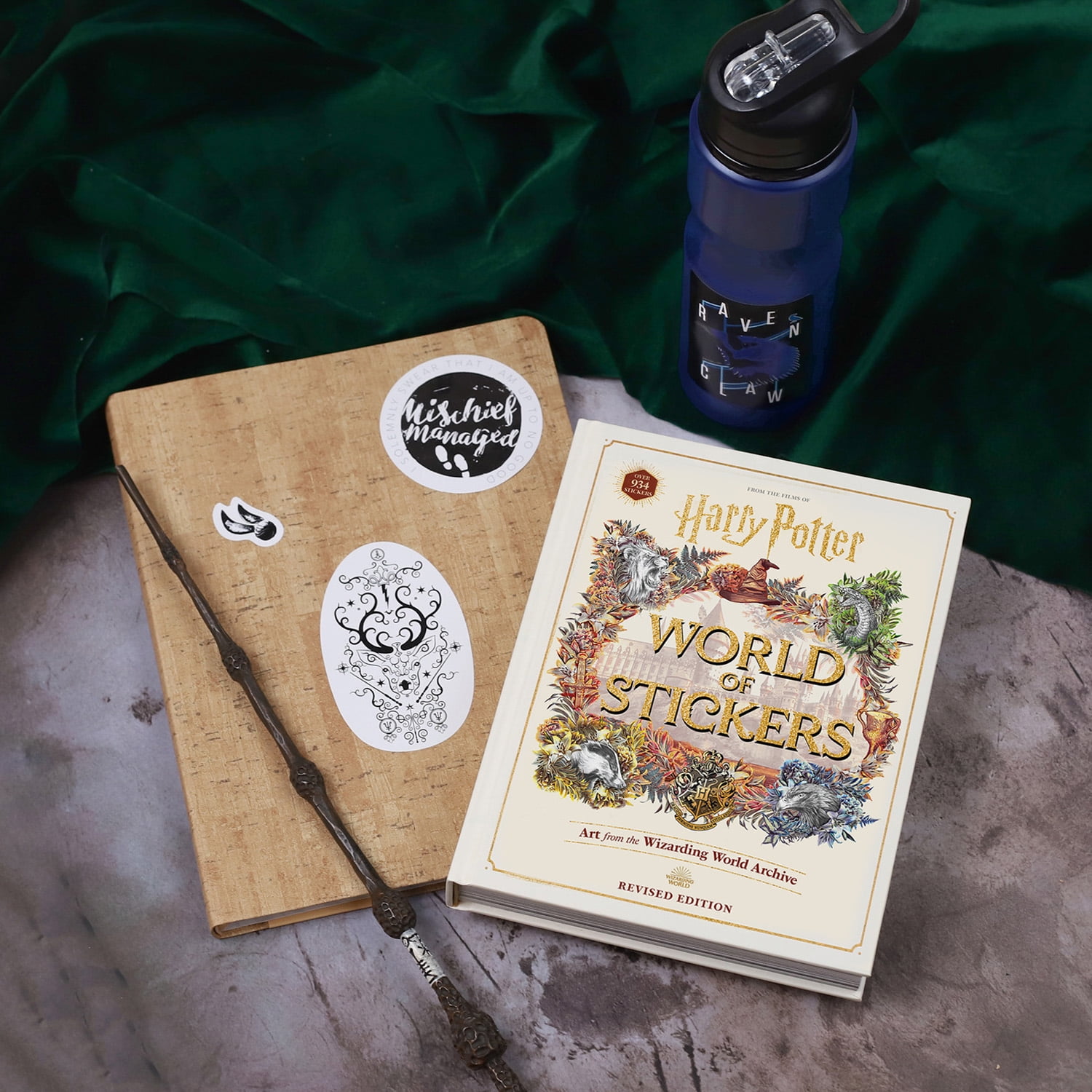 Harry Potter World of Stickers, ISBN 9781667205441, Hardcover