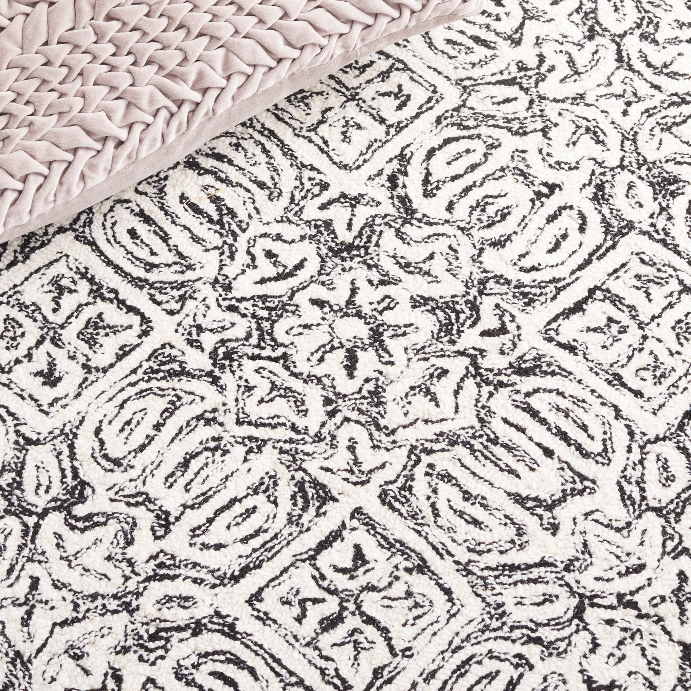 Safavieh Dip Dye Felicia Floral Area Rug, Ivory/Black, 7' x 7' Square