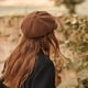 thumbnail image 5 of Gorra de invierno cálida con visera para mujer, boina de lana, gorro de pintor con visera, 5 of 6
