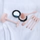 thumbnail image 2 of Juego de brochas de maquillaje mini portátil para polvo y rubor, diseño ergonómico, 5 piezas en tono beige, ideal para principiantes y expertos., 2 of 5