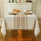 thumbnail image 1 of Mantel impermeable y lavable con borlas rectangular/oblongo, 55'' x 102'', 8-10 asientos, 1 of 4