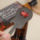 thumbnail image 1 of Abridor de guitarra de acero inoxidable Un sacacorchos, 1 of 5