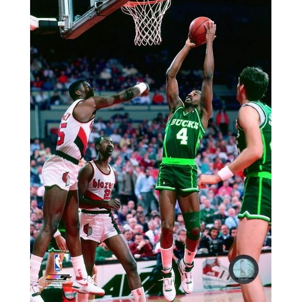 Sidney Moncrief 1988 Action Photo Print (11 x 14)