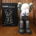 thumbnail image 1 of KAWS Model Art Toys Figura de acción 11 "28cm Exposición Exclusiva decoración del hogar Dormitorio Obra de arte Famoso personaje de dibujos animados O WINDAYT WINDAYT-zwlkaws, 1 of 2