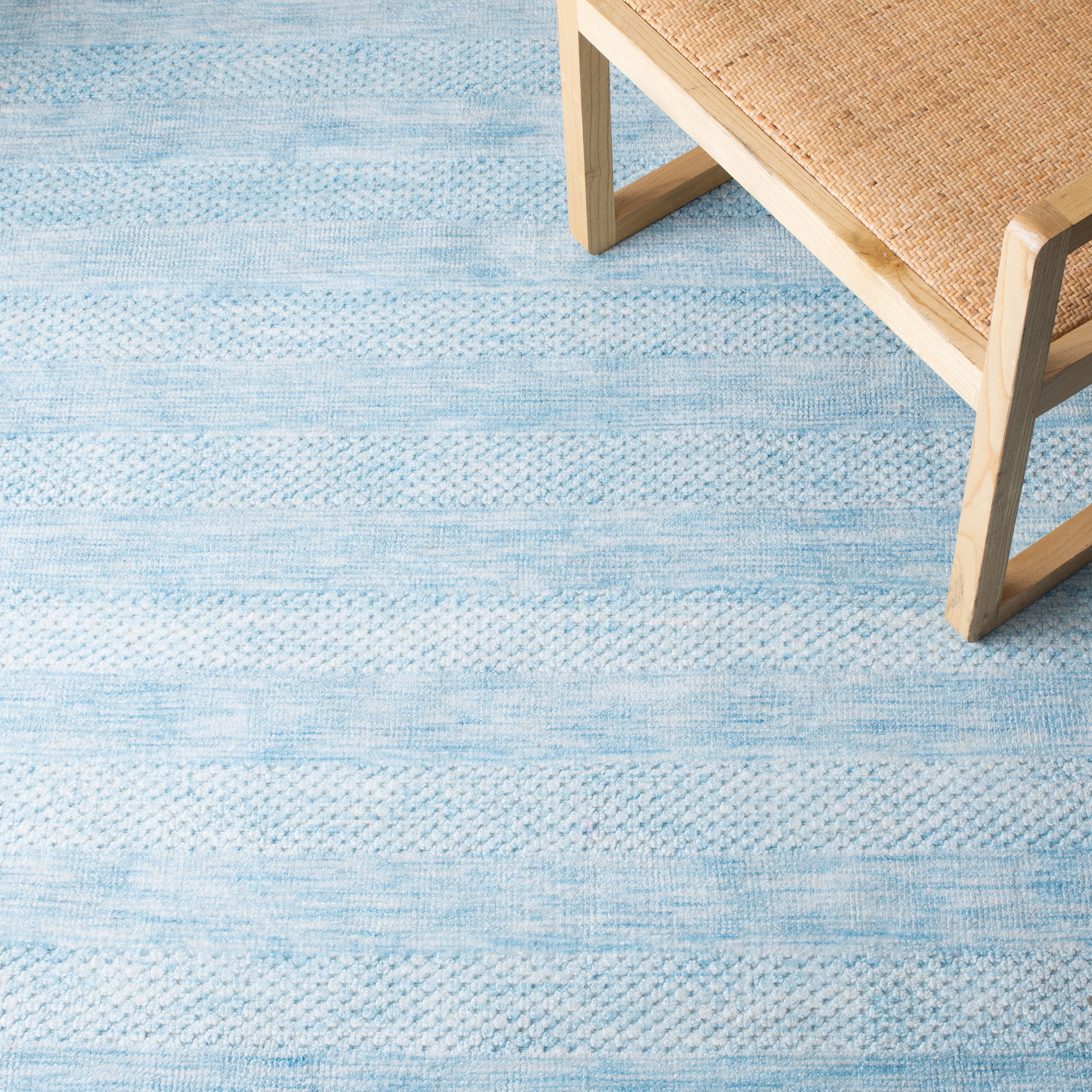 SAFAVIEH Classic Vintage Brad Distressed Area Rug, Light Blue, 6' x 6' Square