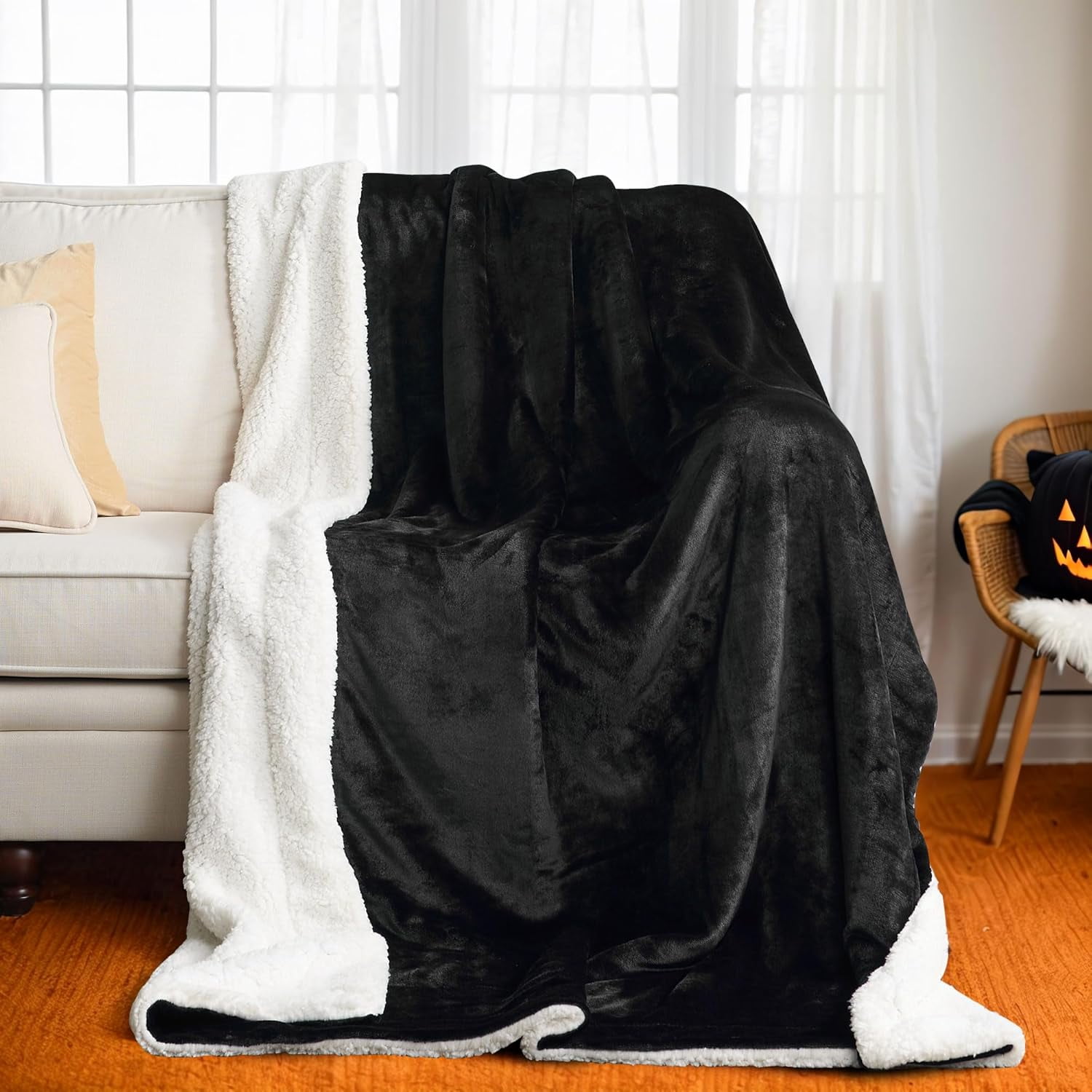 Halloween Twin Fleece Blanket Plush Blanket Fashion Fuzzy Gifts for Family, Soft Lightweight Fluffy Fleece Plush Couch Blankets for Living Room/Bedroom/Sofa, 60 x 80 inches, Black