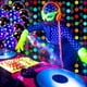 thumbnail image 2 of Artículos de fiesta Skylety Glow in the Dark Neon con globos, 2 of 7