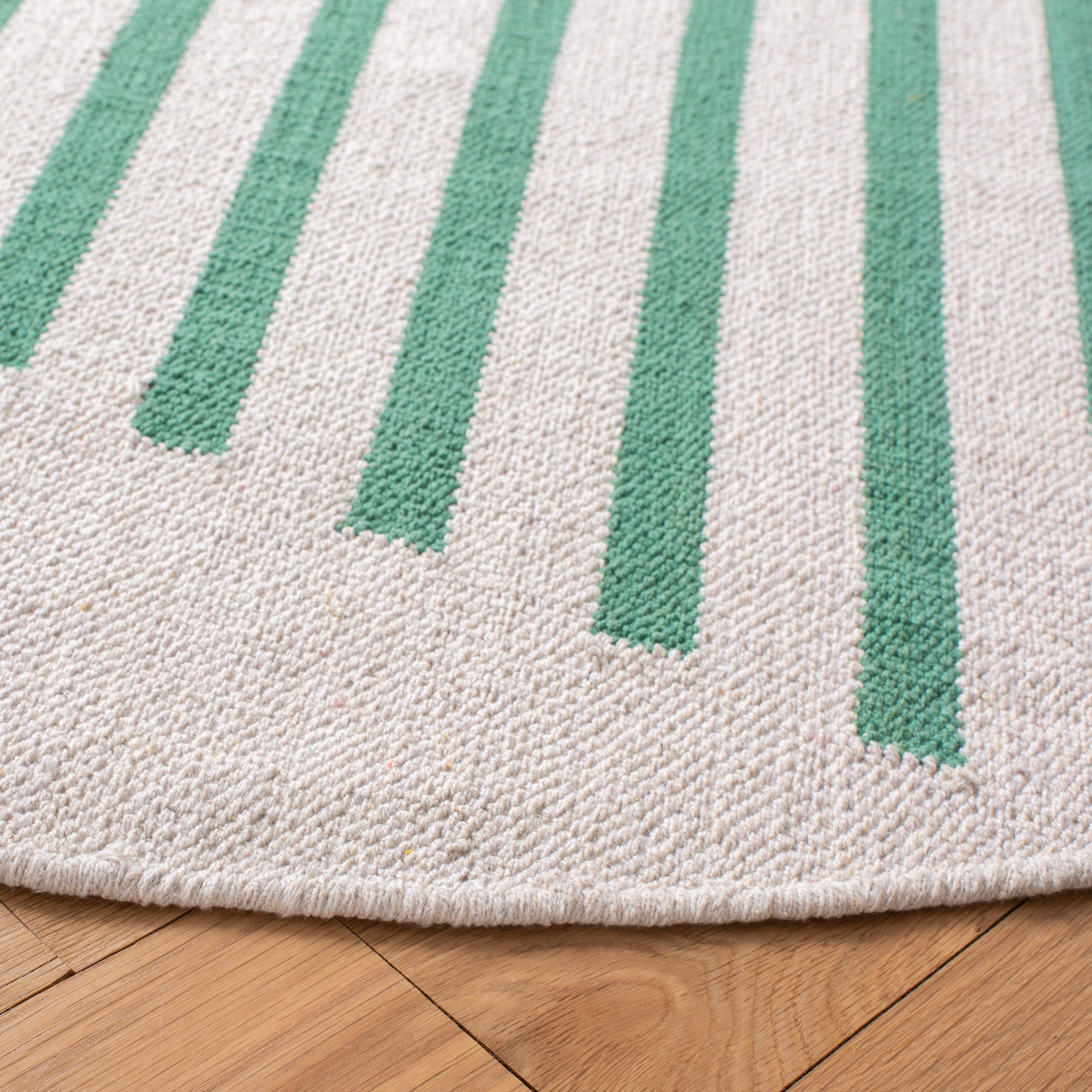 SAFAVIEH Montauk Amadine Striped Cotton Area Rug, Ivory/Dark Green, 6' x 6' Round