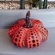 thumbnail image 1 of Juguete de calabaza de punto ondulado Yayoi Kusama, almohada de decoración de calabaza para Halloween, juguetes para bebés y niños, almohada decorativa para sofá y hogar, 1 of 5