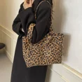 thumbnail image 5 of Bolso de lona con estampado de leopardo de estilo retro y moderno, bolso de mano de gran capacidad estilo coreano, bolso de hombro para compras, 5 of 5